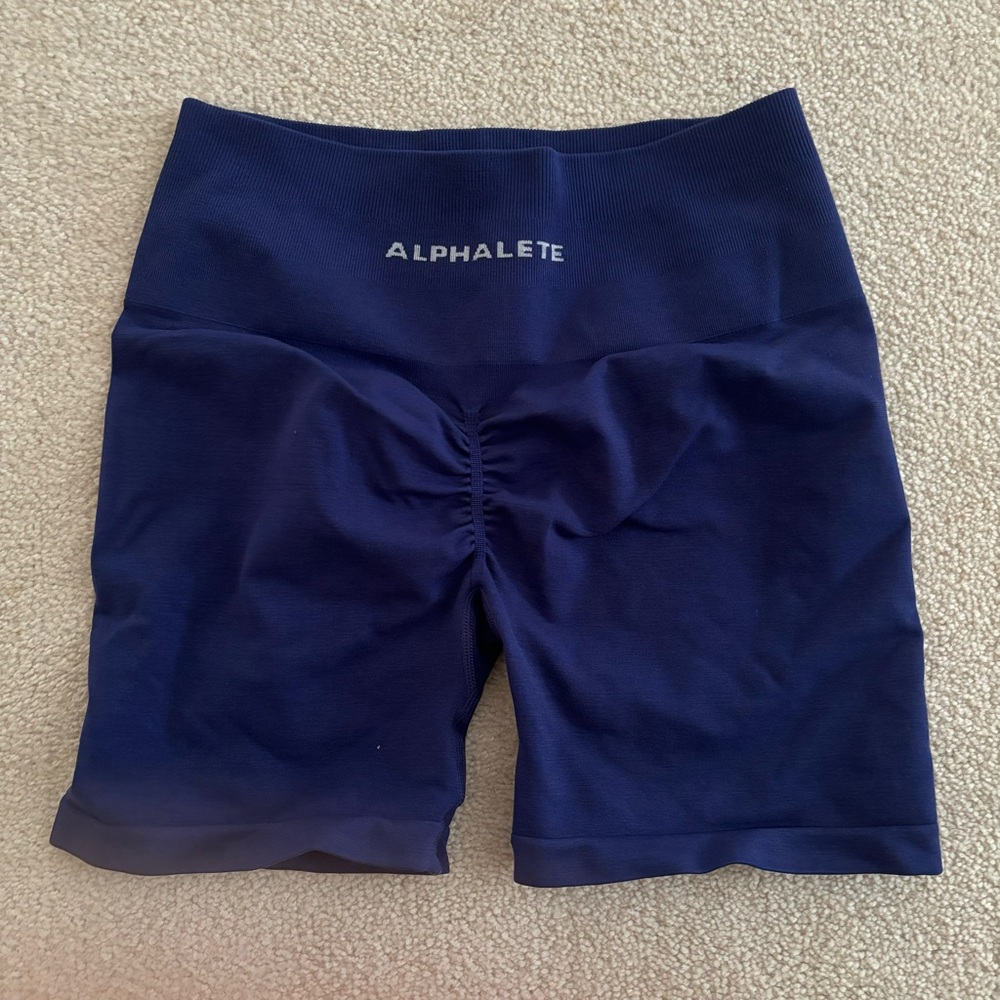 Alphalete amplify 4” short - dark blue - size medium